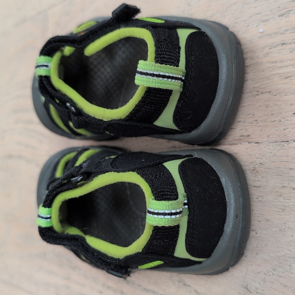 Keen Sandals Little Kids Size 10 - Picture 4 of 6
